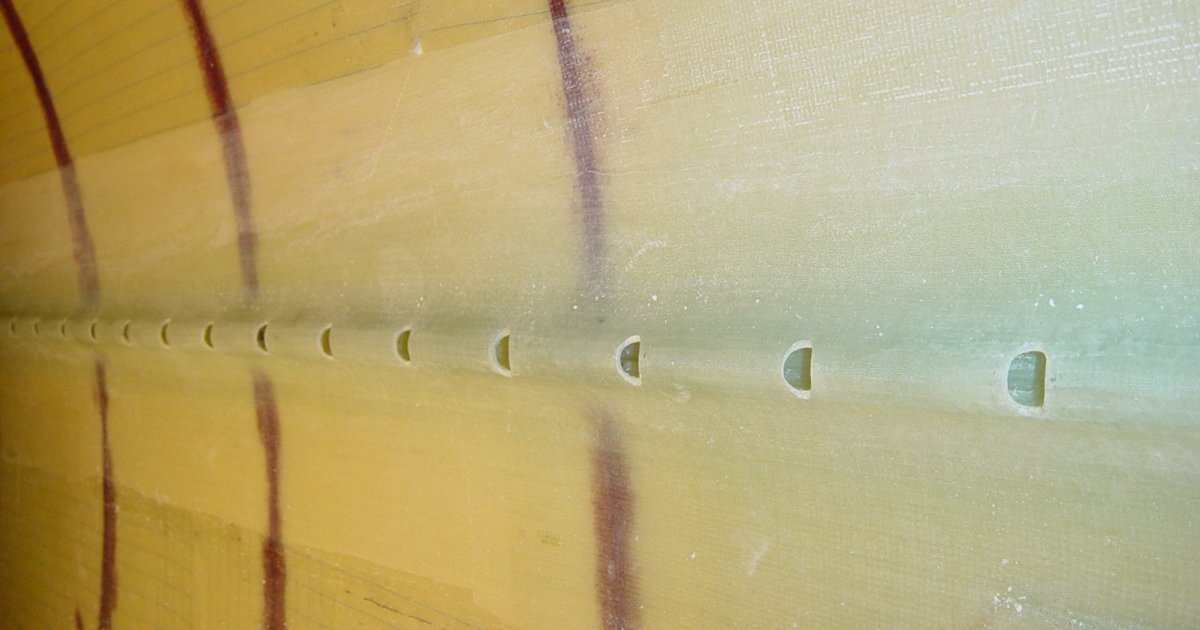 Making small composite tubes on a PVC mould, comparing vacuum bagging and vacuum infusion.