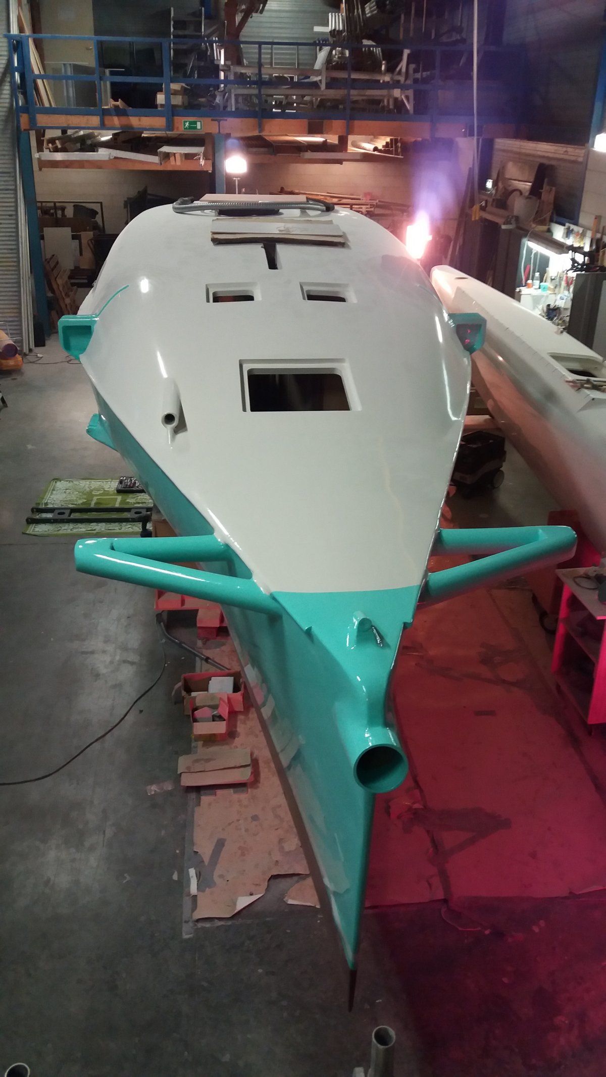 Bow wing construction with integrated lashing tubes