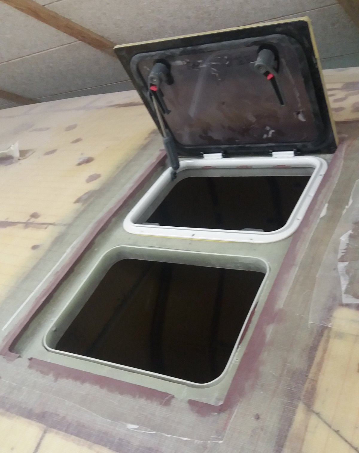 Flush-mounted deck hatches integrated into the main hull