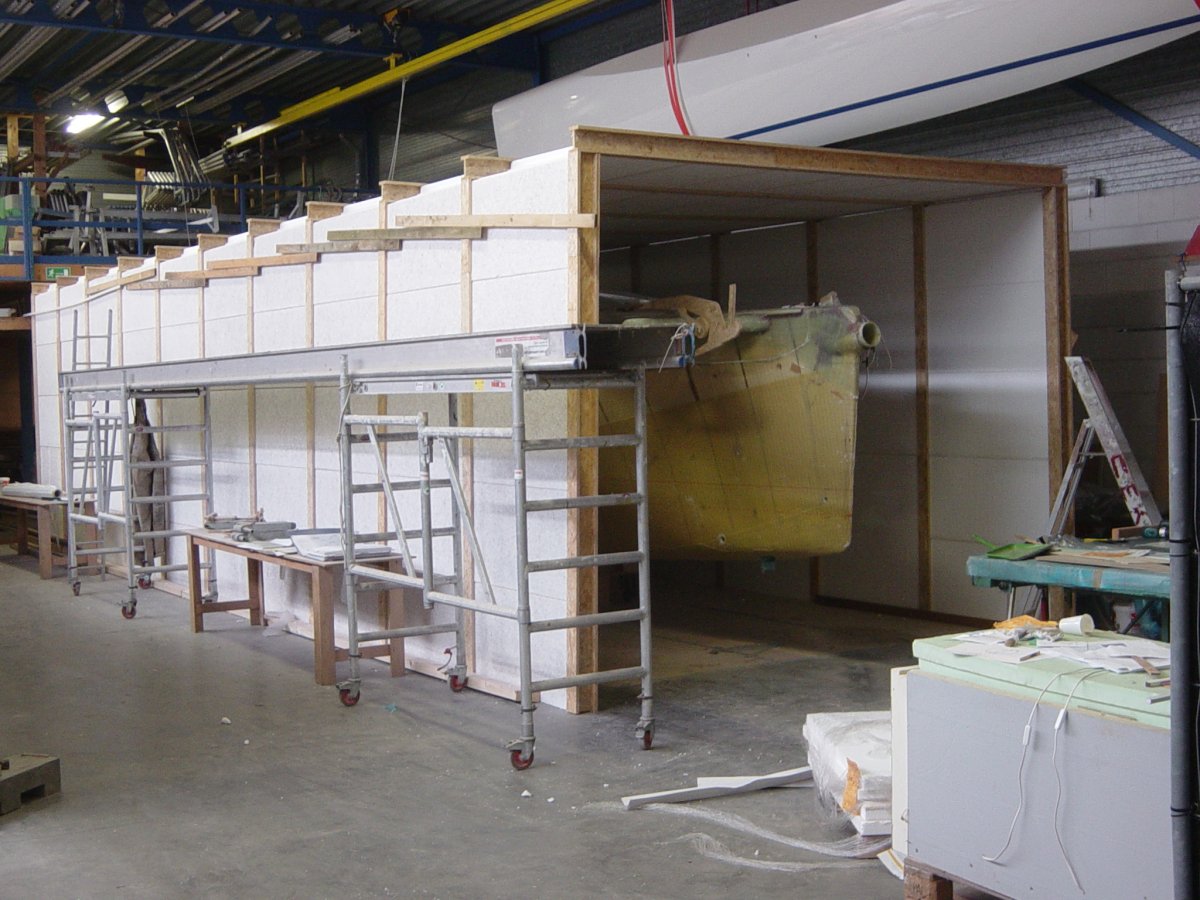 Full-size insulated oven walls built around the main hull for post-curing