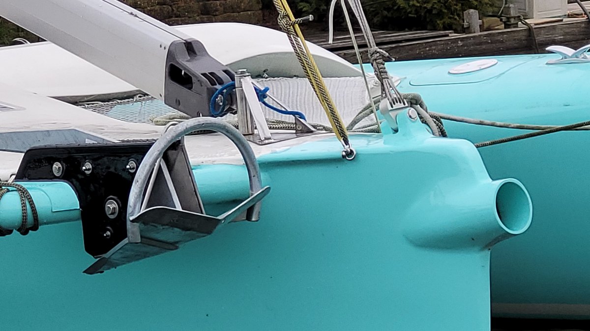 Anchor gear mounted on the bow wing with Rocna 25 anchor